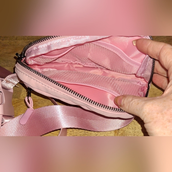 pink belt bag - Picture 3 of 3
